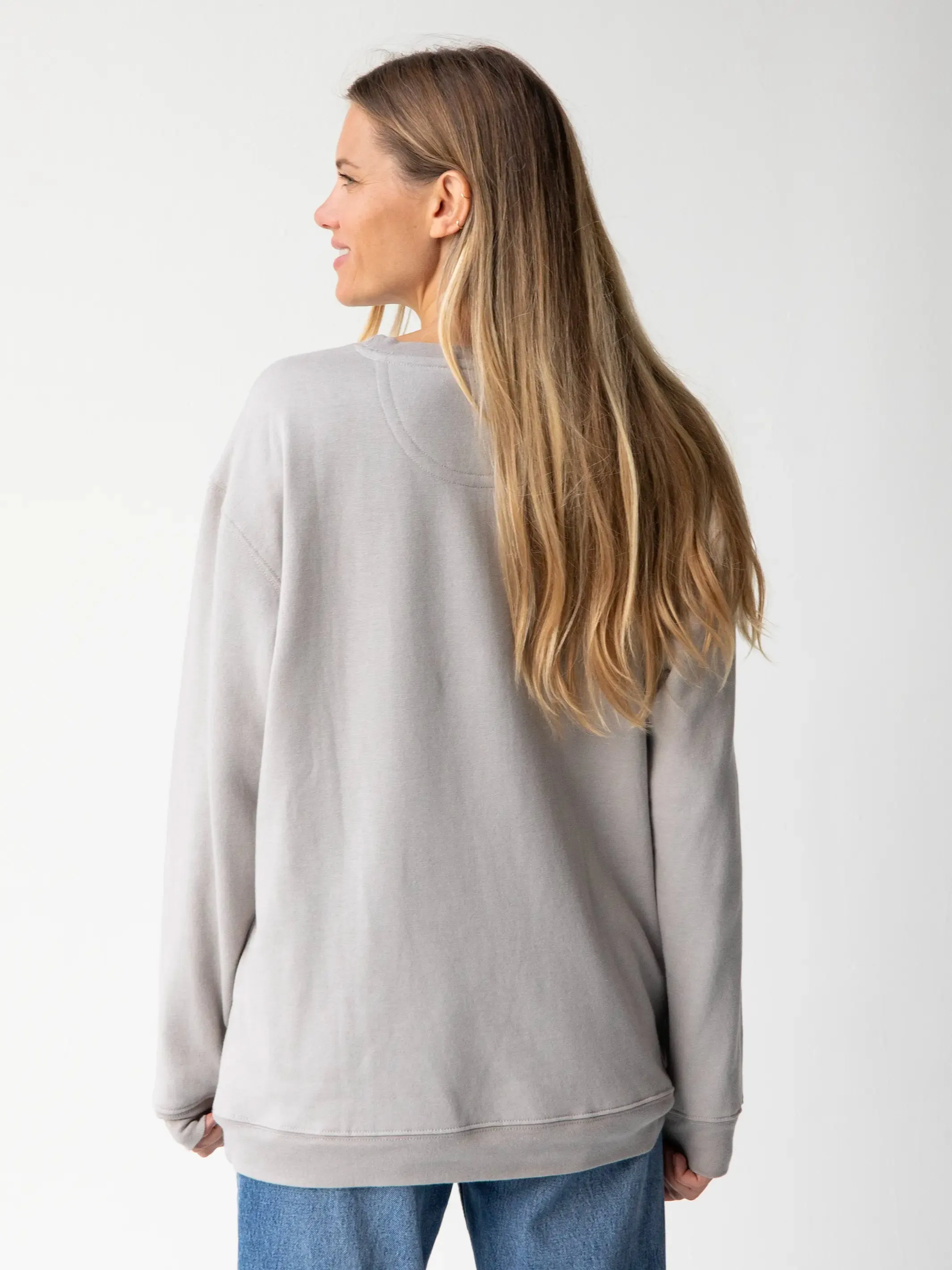 Comfy Pocket Sweatshirt - Let's Move To The Mountains