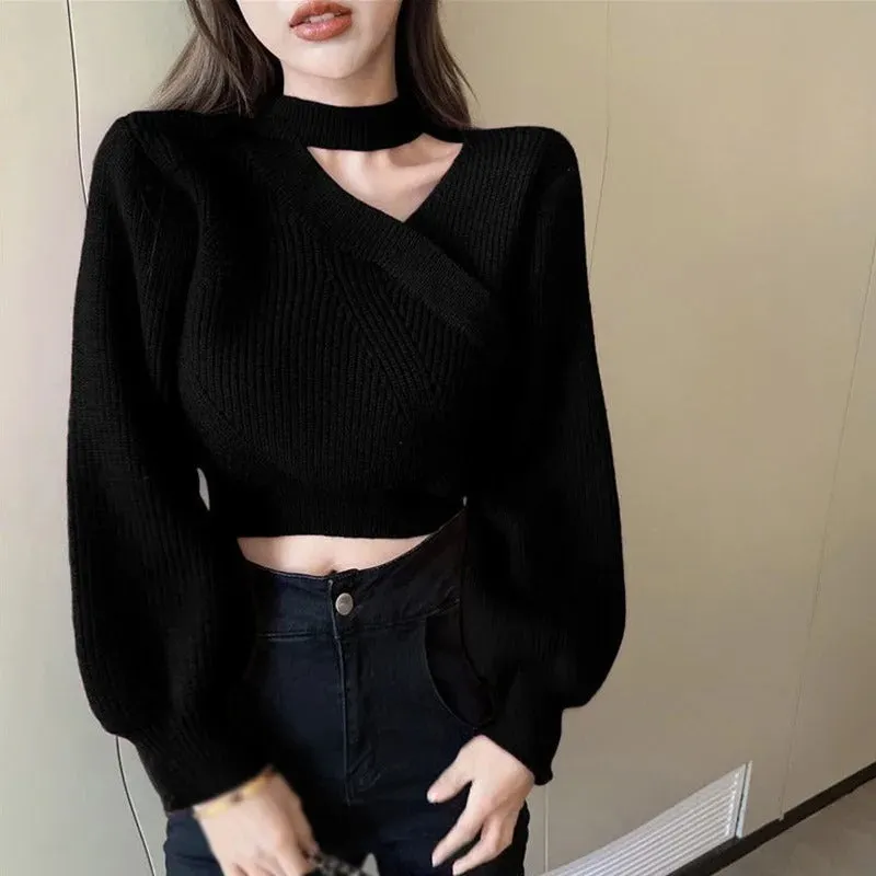 Stella - Women's cropped sweater with neckline