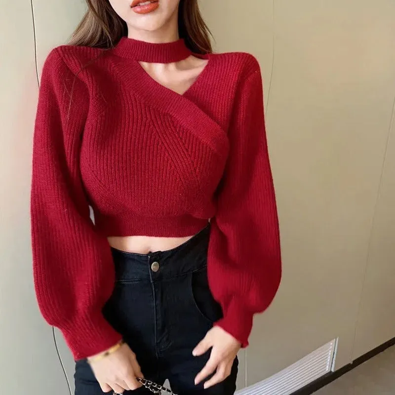 Stella - Women's cropped sweater with neckline